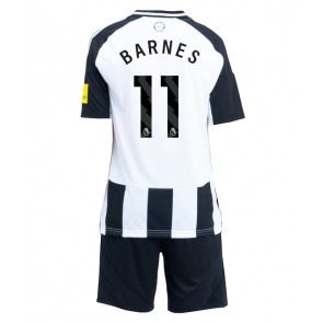 Billiga Newcastle United Harvey Barnes #11 Hemmatröja Barn 2024-25 Kortärmad (+ Korta byxor)